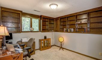 608 Manor Ct, Altoona, WI 54720
