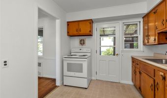 65 Grant Ave, Albertson, NY 11507