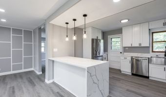 4 N327 7th Ave, Addison, IL 60101