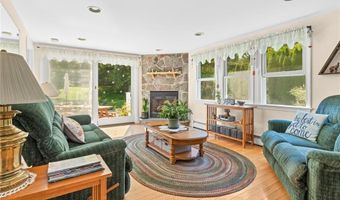 76 W Allenton Rd, North Kingstown, RI 02852