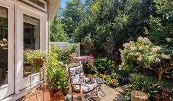 5481 Trillium Crossing Ct, Ann Arbor, MI 48103