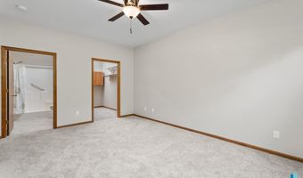 701 S 3rd St, Beresford, SD 57004