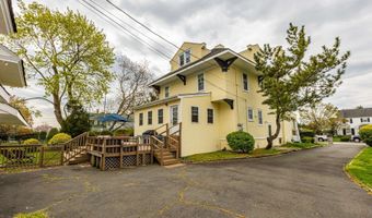 44 S Bay Ave, Brightwaters, NY 11718