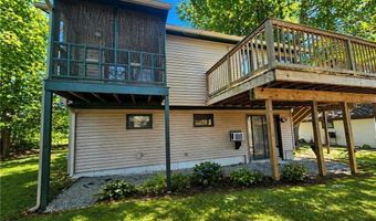 3 Lakeview Dr, Narragansett, RI 02882