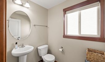 1444 Marina Cove Dr, Polk City, IA 50226