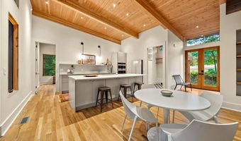 46 W Elvendon Dr, Bella Vista, AR 72715