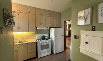 610 N 5th St, Atchison, KS 66002