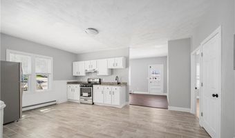 92 Spring St, Lincoln, RI 02838