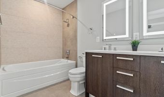 1102 S HIGHLAND St 3, Arlington, VA 22204