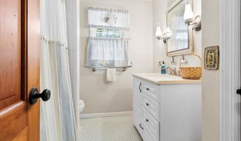 42 Pheasant Ridge Dr, Albany, NY 12211