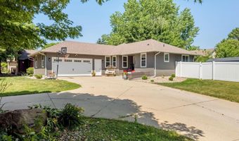 208 W Chapelwood Dr, Brandon, SD 57005