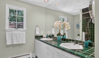 3 Newman Hill Dr, Andover, MA 01810