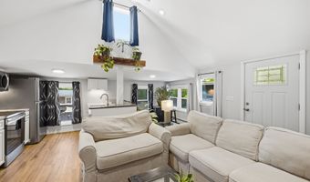 21 Arlington Rd, Coventry, CT 06238