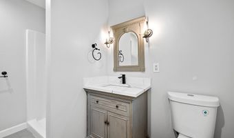853 Oxford St S, Auburn, MA 01501