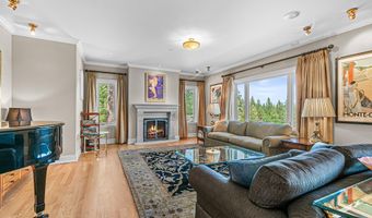 551 Strawberry Ln, Ashland, OR 97520