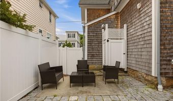 59 Houston Ave, Newport, RI 02840