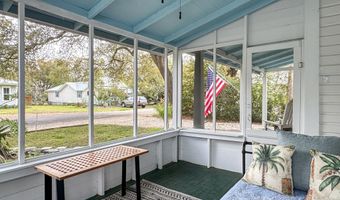 110 17th St, Apalachicola, FL 32320