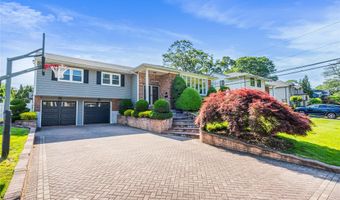 95 The Dell, Albertson, NY 11507