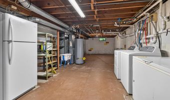 17 Railroad Ave, Beachwood, NJ 08722