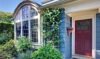 51 Ayrault St, Newport, RI 02840