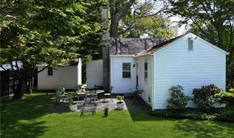 18 Ledge Rd, Newport, RI 02840