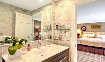 22 Lantern Ln, Barrington, RI 02806