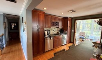 1 Edgewood Ave, Hopkinton, RI 02804