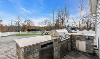 113 Arneytown Hornerstown Rd, Allentown, NJ 08501