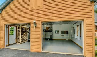 19 Glenview Ln, Belfast, ME 04915