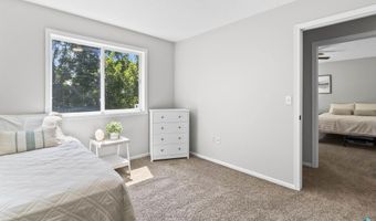 112 W River Oak Ct, Brandon, SD 57005
