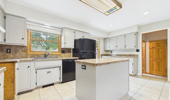 1727 Oakwood Dr, Anderson, IN 46011