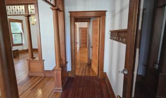 2 Maple Ave, Albany, NY 12208