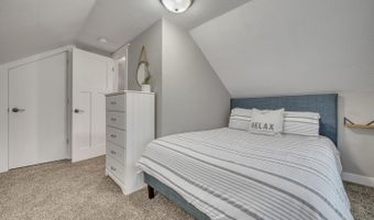 41 Dewey St, Arnolds Park, IA 51331