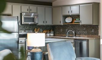 3333 N CASALOMA Dr 9, Appleton, WI 54913