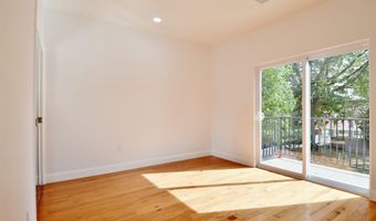 92 W 6TH St, Bayonne, NJ 07002