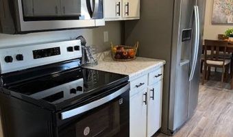 624 J St, Aurora, NE 68818