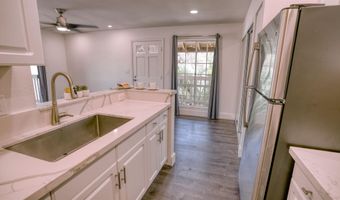 140 UWAPO Rd 2-202, Kihei, HI 96753