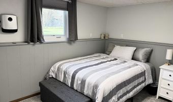 1009 Willow Dr, Aberdeen, SD 57401
