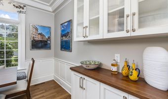 1 Stoneridge Dr, Albany, NY 12211