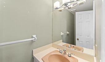12 Boulevard Dr 21-130, Danbury, CT 06810