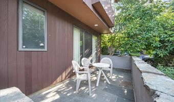 10 Morley Ct, Albertson, NY 11507