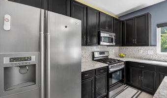 567 Brook Meadow Dr, Ballwin, MO 63021