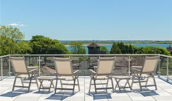 592 Tuckerman Ave, Middletown, RI 02842
