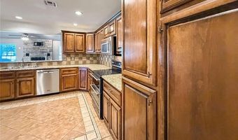 2114 Oakglen Dr, Ardmore, OK 73401