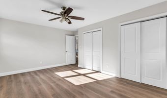 76 Maple St, Beachwood, NJ 08722