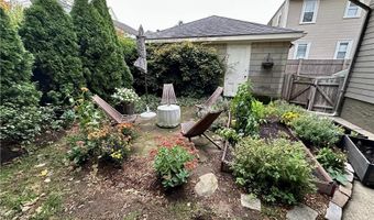 172 Bluff Ave, Cranston, RI 02905