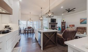 7424 Northwood Dr, Benton, AR 72019