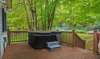 271 N Shore Dr, Albrightsville, PA 18210