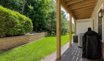 31 White Oak Ln, Aberdeen, NJ 07747