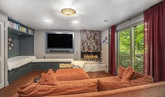 60 Alta Dl NE, Ada, MI 49301